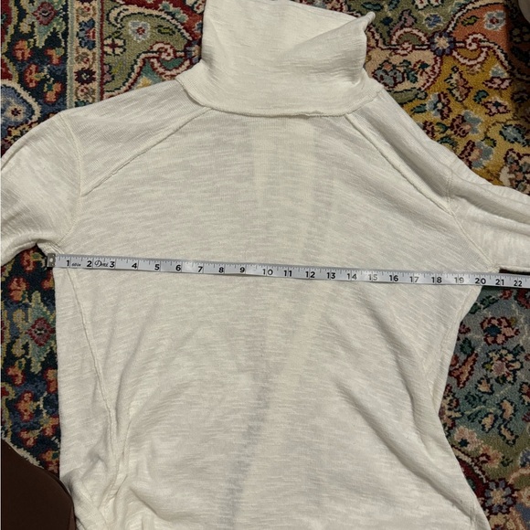 Free Peoplele Turtleneck Long Sleeve Sweater Raw Hem Split White Small Cream - Picture 11 of 13